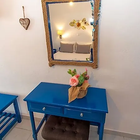 Lunar Seaside * Perissa (Santorini)
