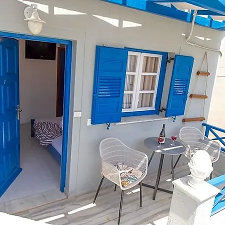 Inn Lunar Seaside Perissa (Santorini)