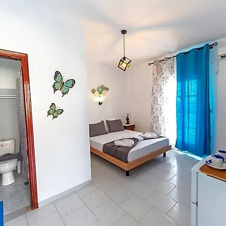 Inn Lunar Seaside Perissa (Santorini)