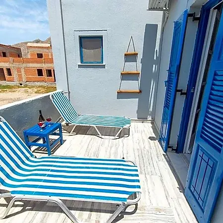 Kro Lunar Seaside Perissa (Santorini)