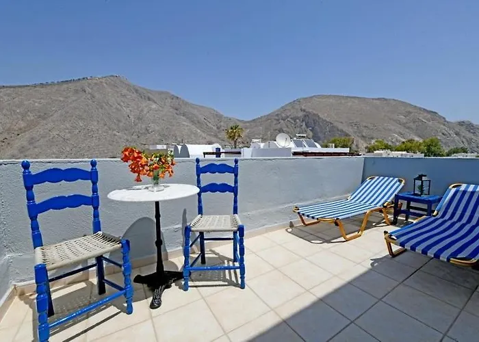 Lunar Santorini * Περίσσα