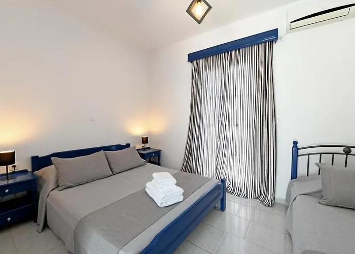 Lunar Santorini Perissa (Santorini)