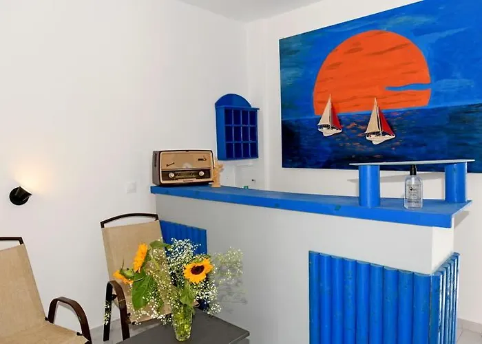 Lunar Santorini * Perissa (Santorini)